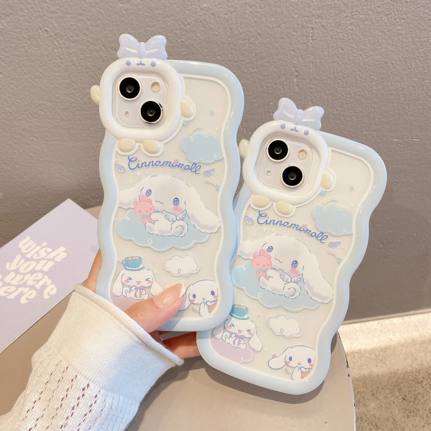Kawaii Sanrio Cinnamoroll Handyhülle mit Armband für iPhone 15, 14, 13, 12, 11 Pro Max, XR, XS Max, X und 7 – Rückenschale im Y2K-Stil, perfektes Geschenk!"