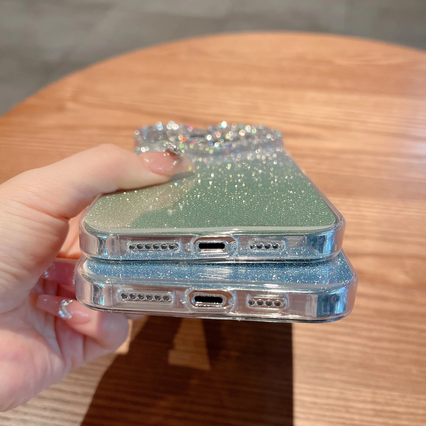 Luxuriöse Schmuck-Diamant-Handyhülle für das iPhone 16 Pro Max, mit Herz-Rhinestone-Smartphone-Rückseite. Die neue 3D-Hülle ist auch passend für die Modelle 15 Pro Max, 14, 13 und 12. Dieses exklusive Design bietet glamourösen Schutz und verleiht Ihrem Ge