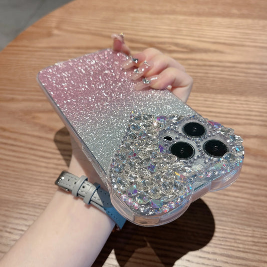 Luxuriöse Schmuck-Diamant-Handyhülle für das iPhone 16 Pro Max, mit Herz-Rhinestone-Smartphone-Rückseite. Die neue 3D-Hülle ist auch passend für die Modelle 15 Pro Max, 14, 13 und 12. Dieses exklusive Design bietet glamourösen Schutz und verleiht Ihrem Ge