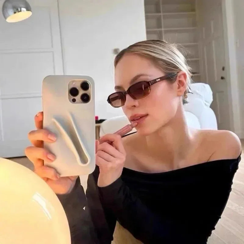 Lippenstift Make-up Handyhülle aus weichem Silikon – Perfekt für iPhone 16, 14, 15 Pro Max, X, XS, XR, 11, 13 und 12! Tragbare Lipgloss-Hülle für einen stilvollen Auftritt!