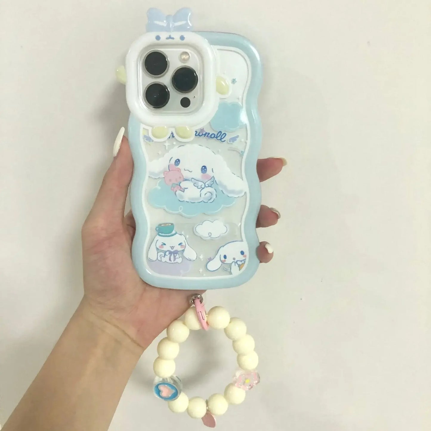 Kawaii Sanrio Cinnamoroll Handyhülle mit Armband für iPhone 15, 14, 13, 12, 11 Pro Max, XR, XS Max, X und 7 – Rückenschale im Y2K-Stil, perfektes Geschenk!"