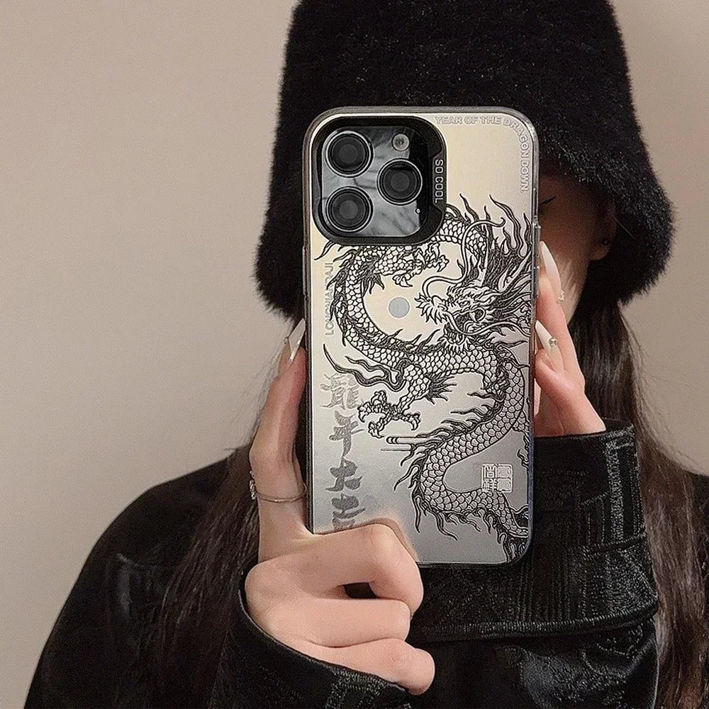 Entdecken Sie das beeindruckende Dragon Totem Acryl-Handycase – der perfekte Schutz für Ihr iPhone 16, 15 Pro Max, 11, 12, 13 Mini, 14 Pro, XS, XR, 7 und 8 Plus!